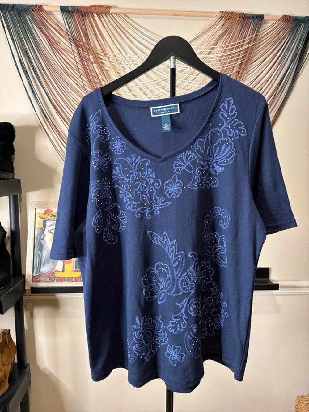 3 for $9 Karen Scott 2XNWT Navy top with embroidery and rhinestones 2253